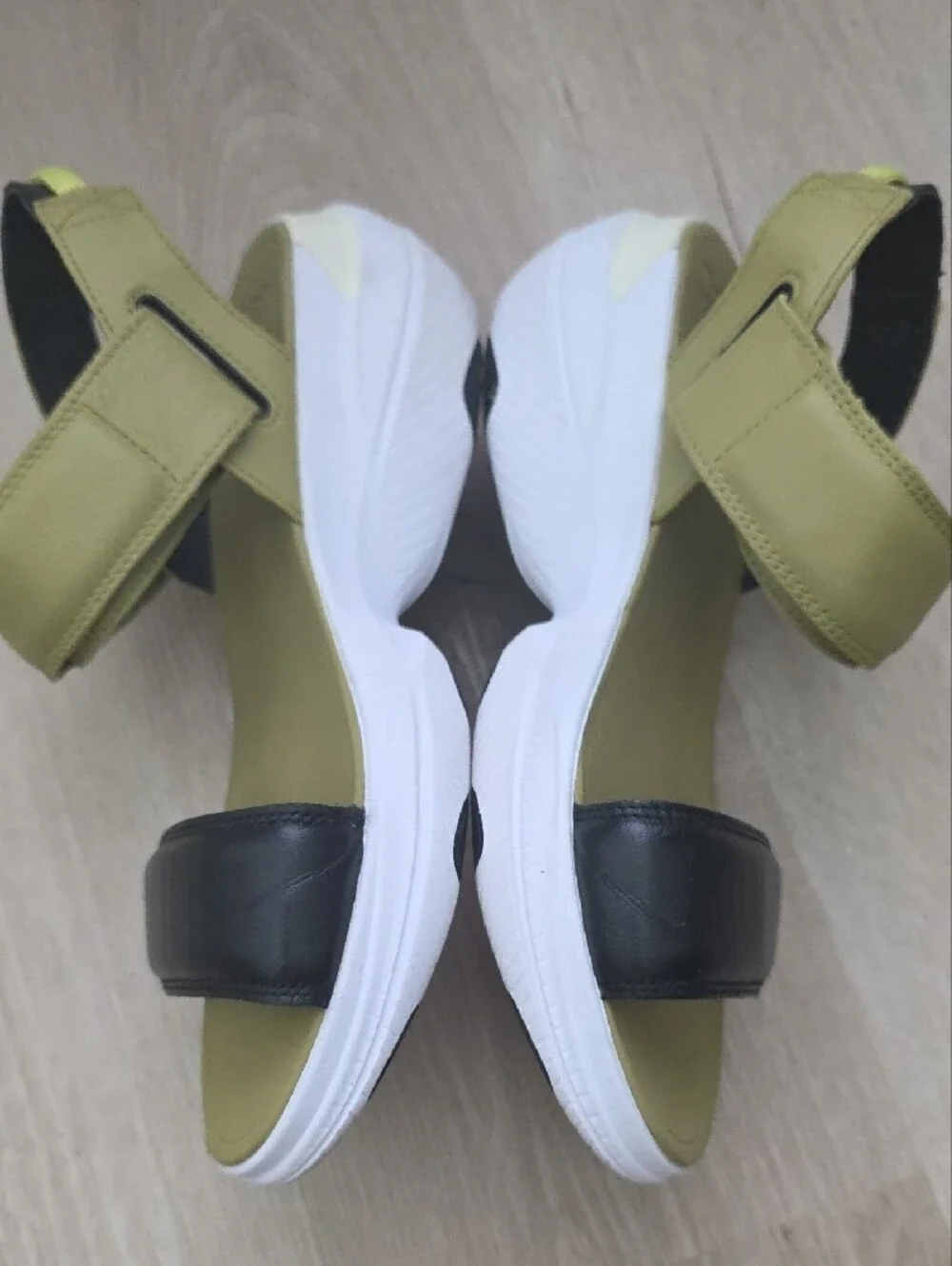 Sorel Kinetic Impact Y-Strap High Wedge Sandal Olive Green Size 9